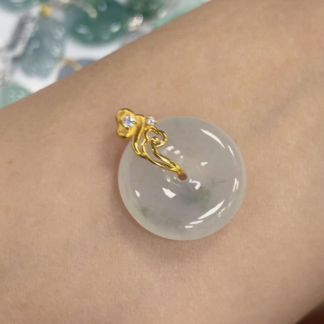 颈饰18K金镶嵌翡翠