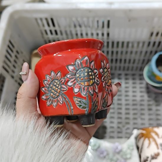 当场凑满15发货，不凑不发，花盆盆口不方不圆有针孔黑点矿点是正常