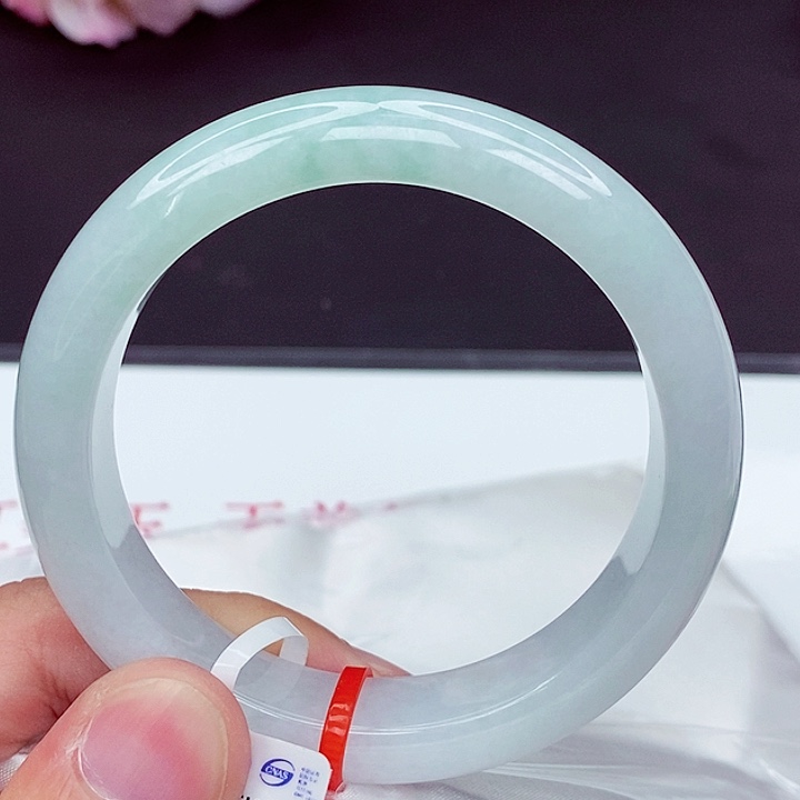 翡翠手镯未镶嵌55圈口