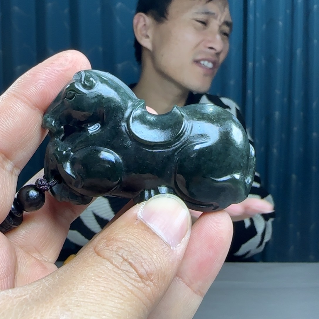 和田玉未镶嵌把件