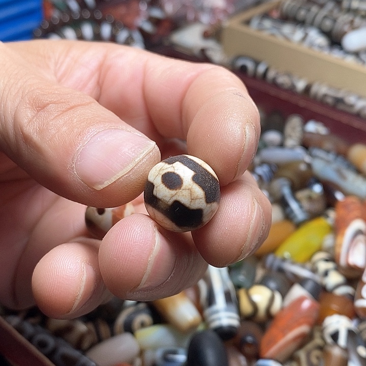 玛瑙/玉髓颈饰未镶嵌1