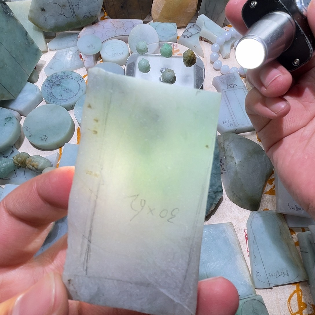 翡翠未镶嵌颈饰天然缅甸A货翡翠毛料