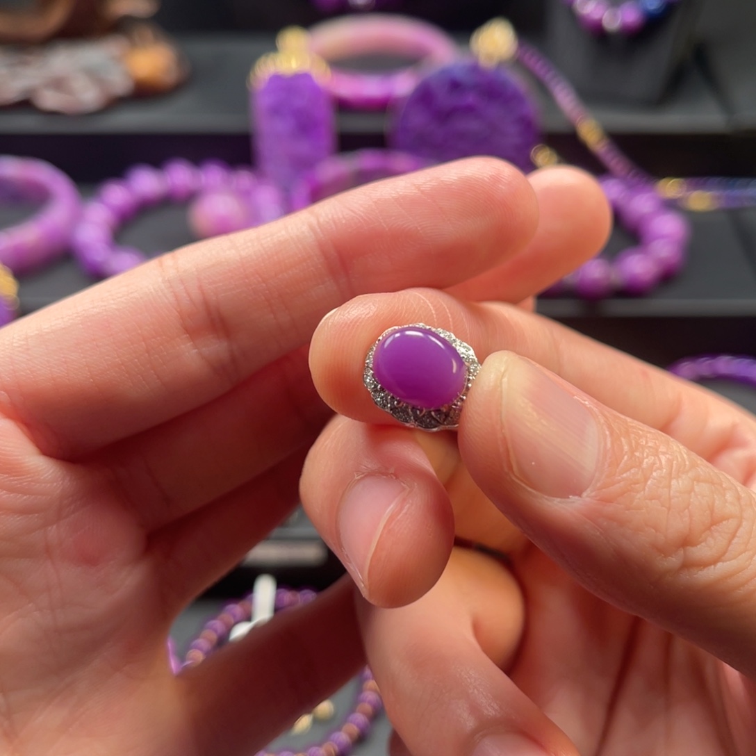 七***宝苏纪石（舒俱来）18K金镶嵌吊坠