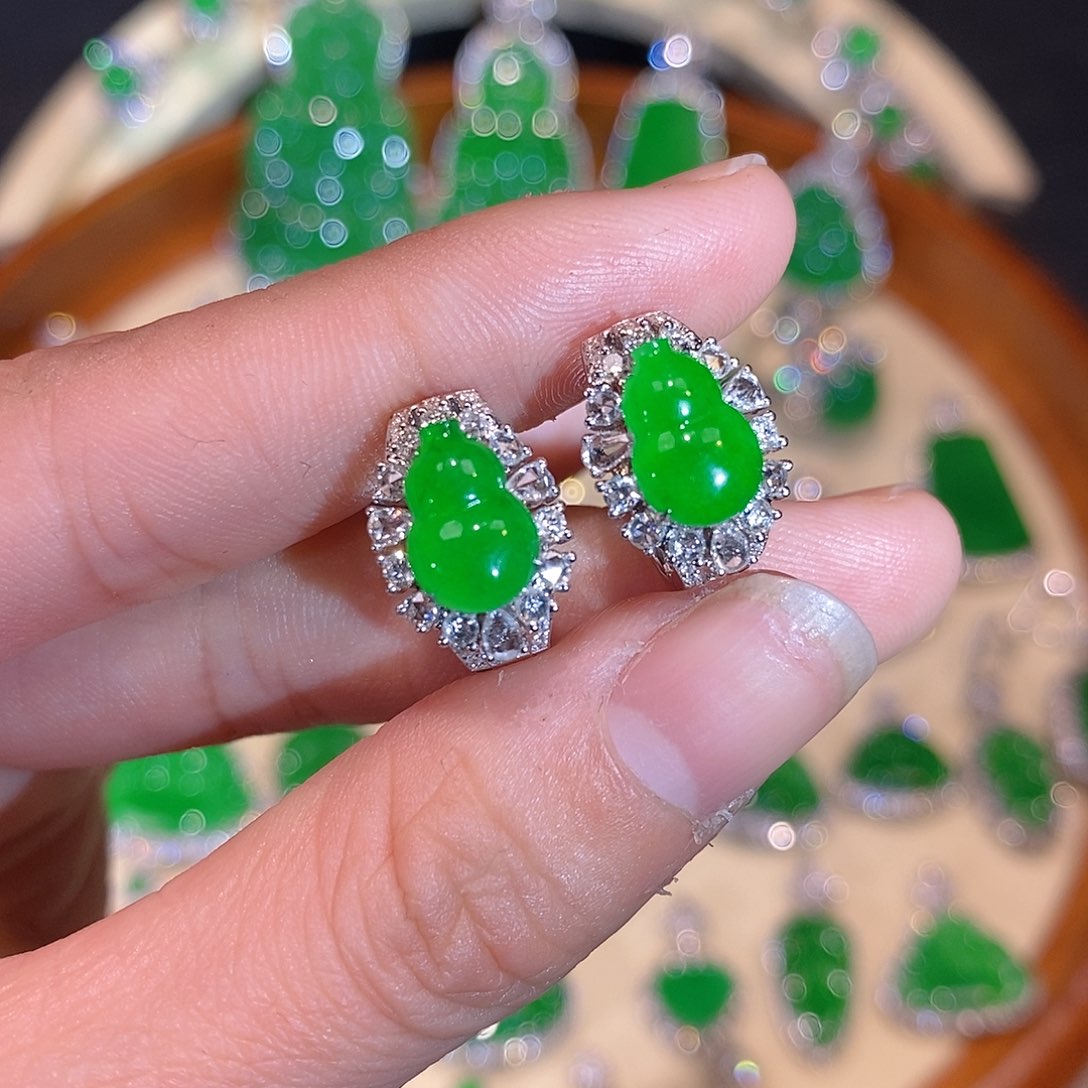 翡翠耳饰18K金镶嵌耳钉