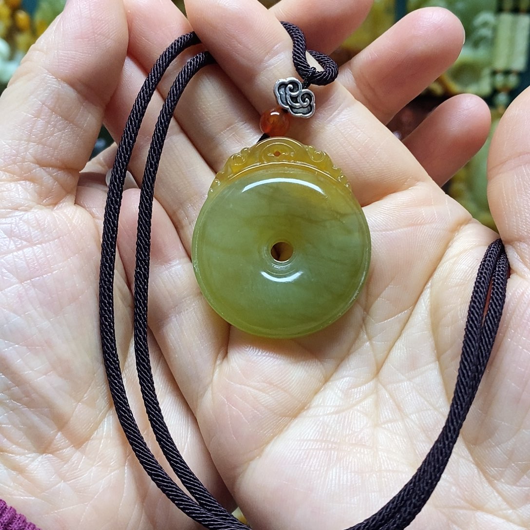 岫玉未镶嵌吊坠(赠链)