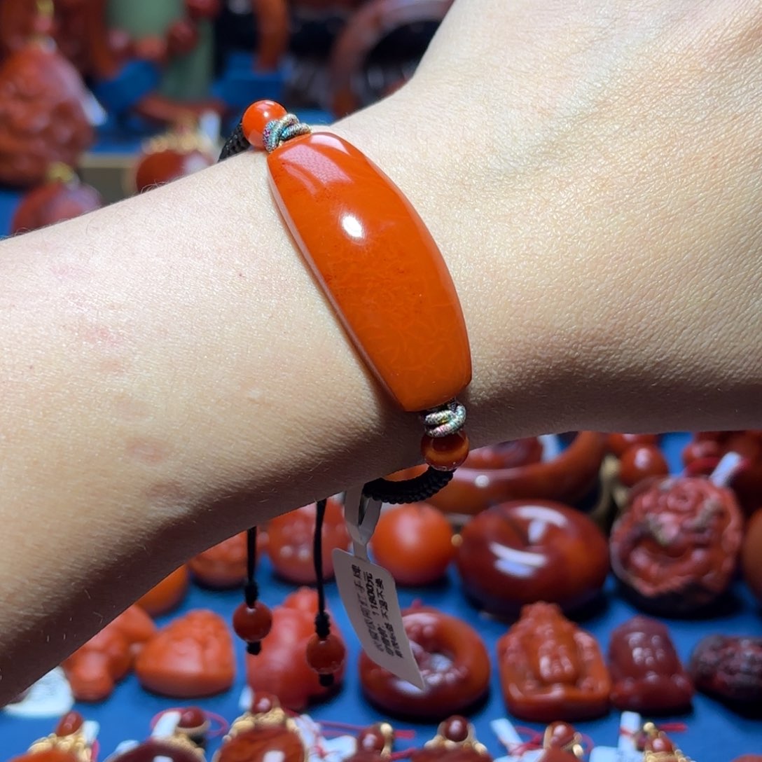 未镶嵌雕刻南红玛瑙