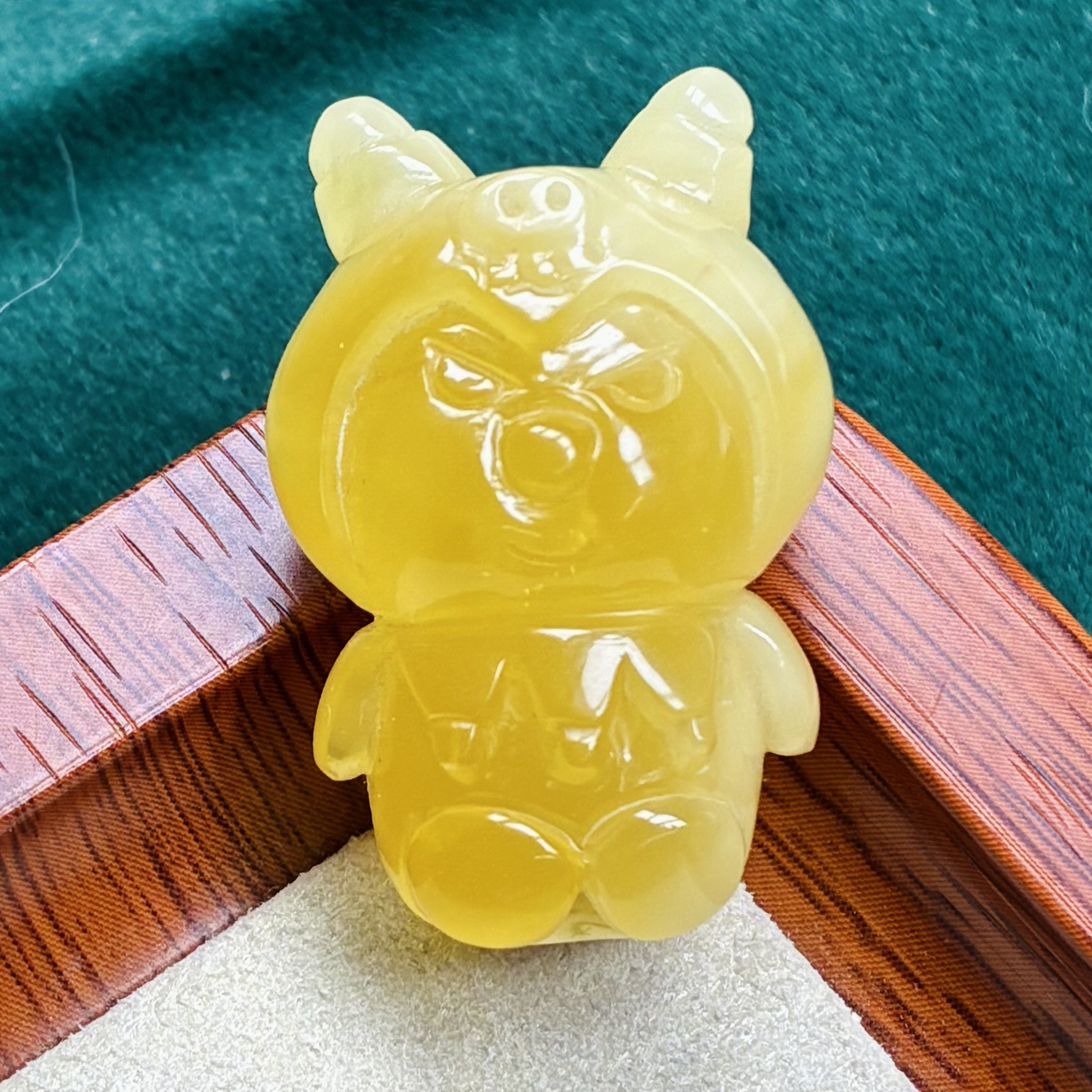 天然琥珀蜜蜡白花妖库洛米。抖音基地发货。带证书。