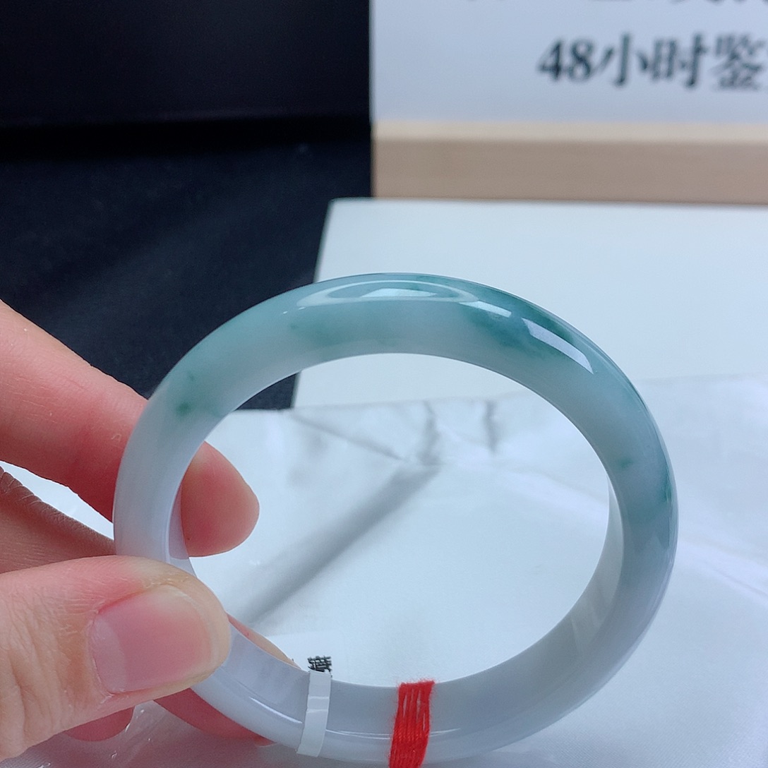翡翠手镯未镶嵌57圈口