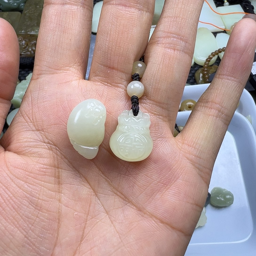 暖***！和田玉未镶嵌吊坠(不含链)