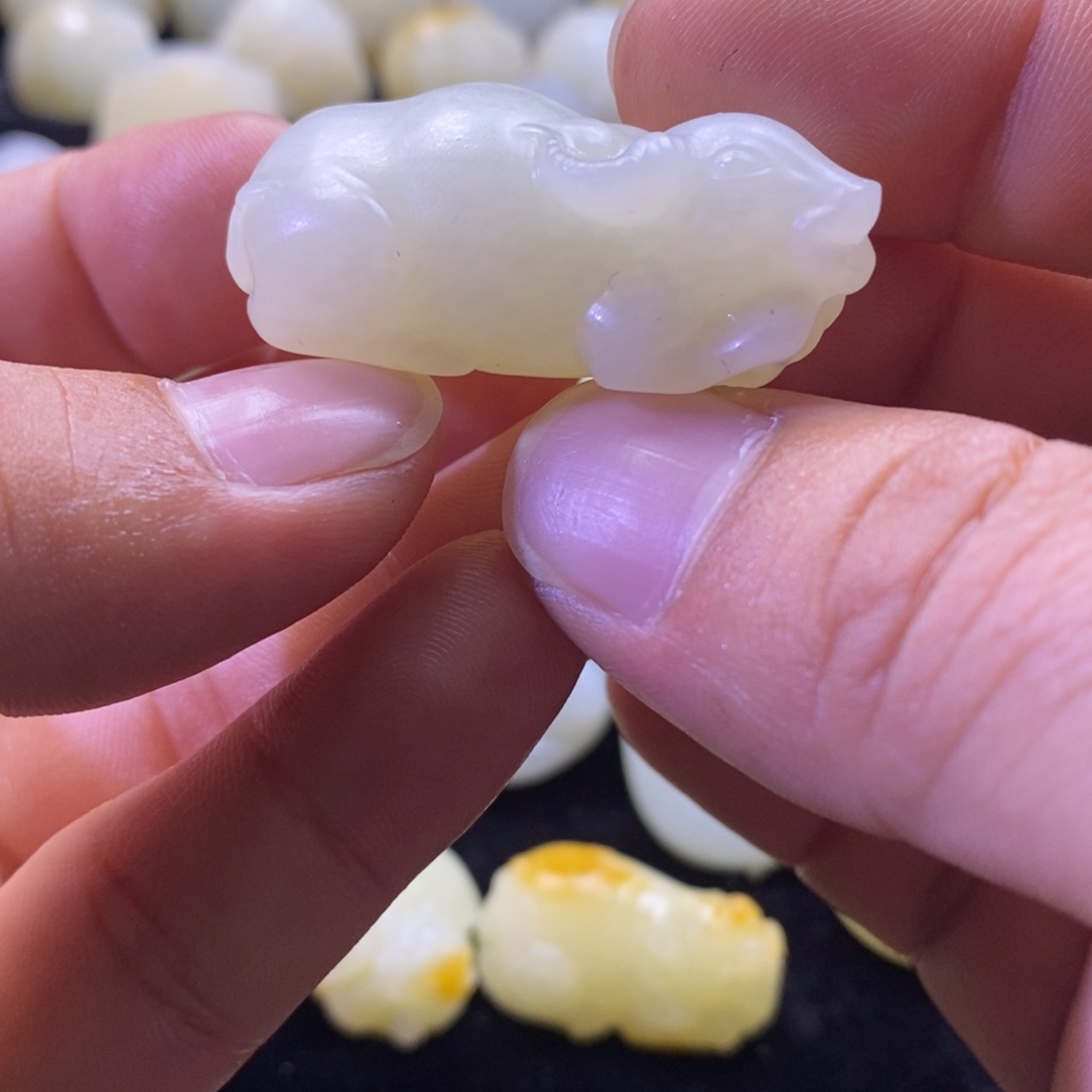 瑞***馆和田玉未镶嵌颈饰