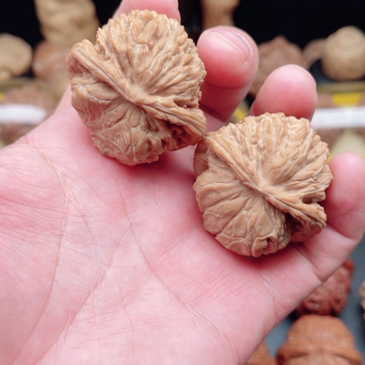 文玩核桃把件四座楼蛇头40×38×32