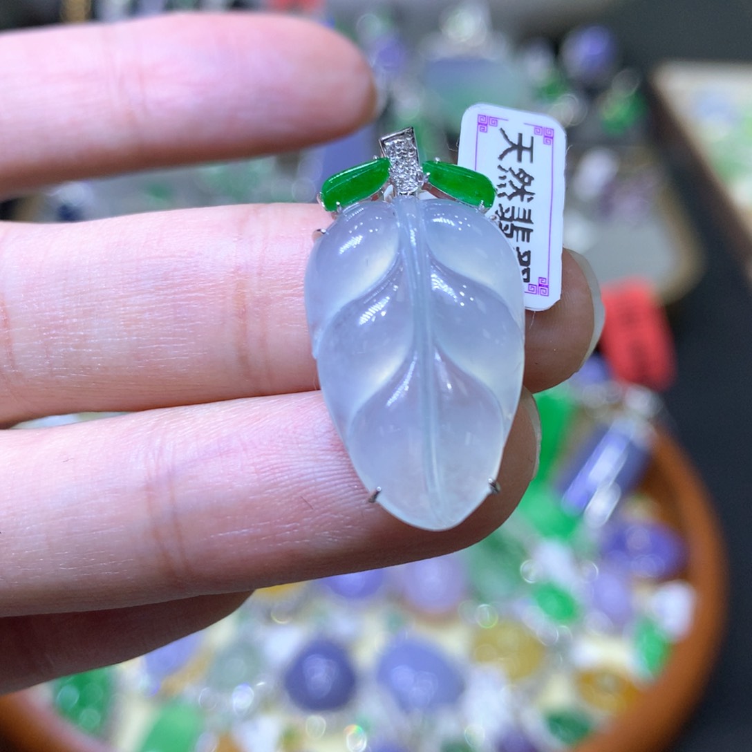 【闪购商品】翡翠颈饰18K金镶嵌翡翠吊坠项链