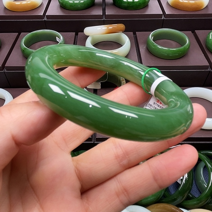 和田玉未镶嵌手镯