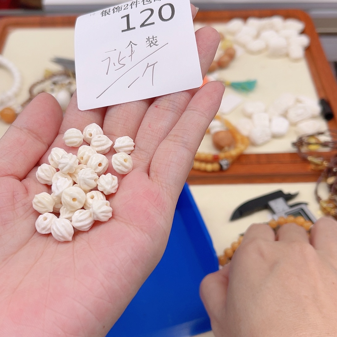 水晶未镶嵌珠宝半成品120 。     