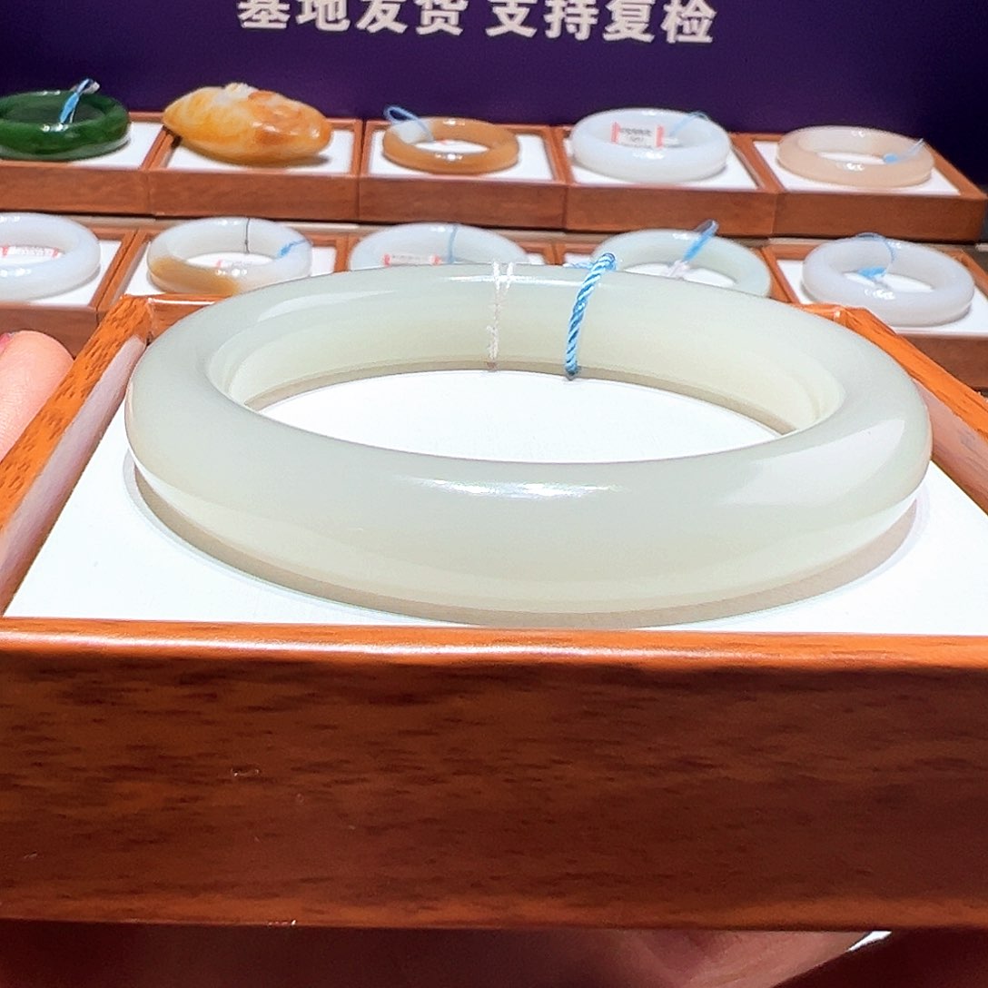 和田玉手镯未镶嵌59 60