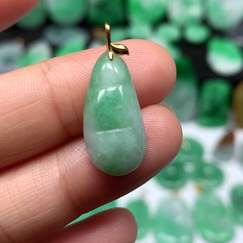 翡翠吊坠(不含链)18K金镶嵌