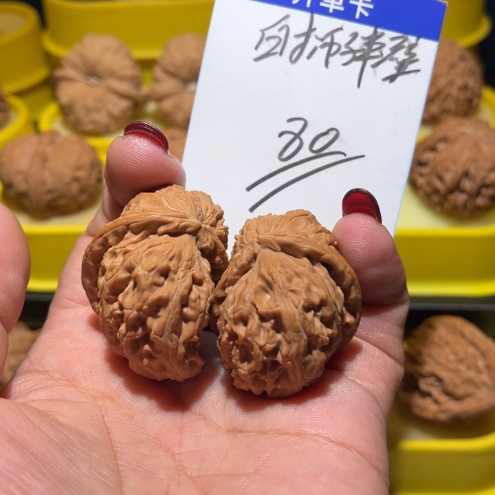 桃核吊坠白狮子半壁全品