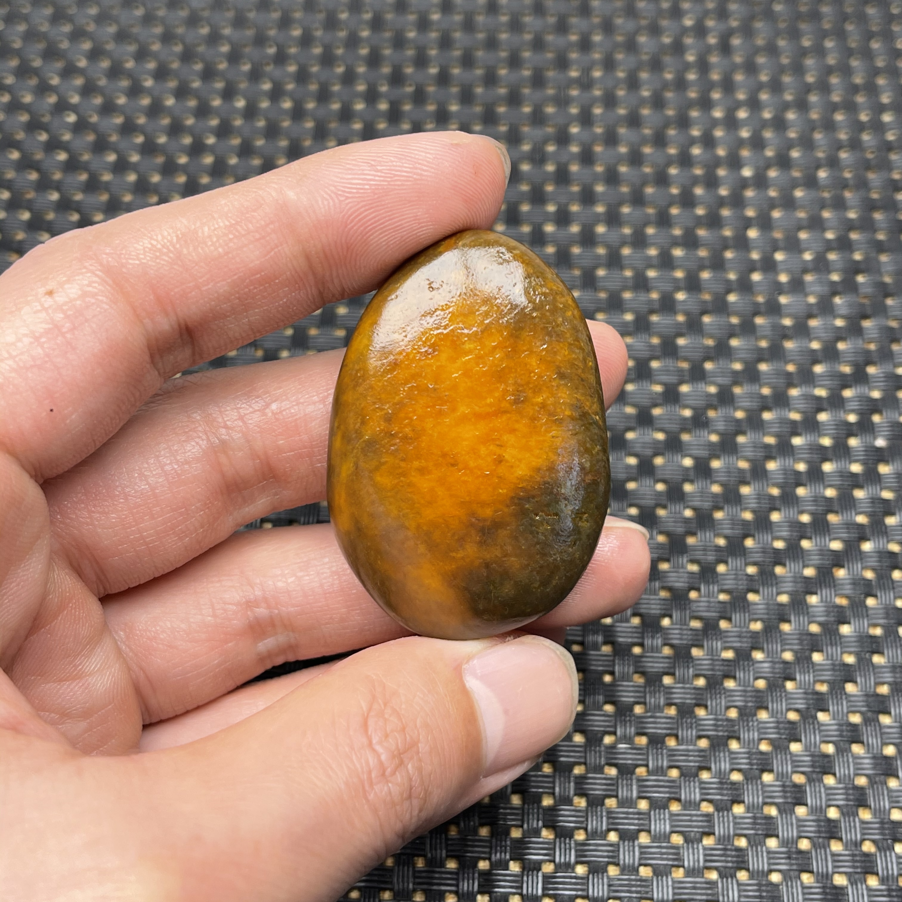 和田玉籽料原石黑皮黄沁天然牌子挂件吊坠挂坠黄色大气俏色巧雕润