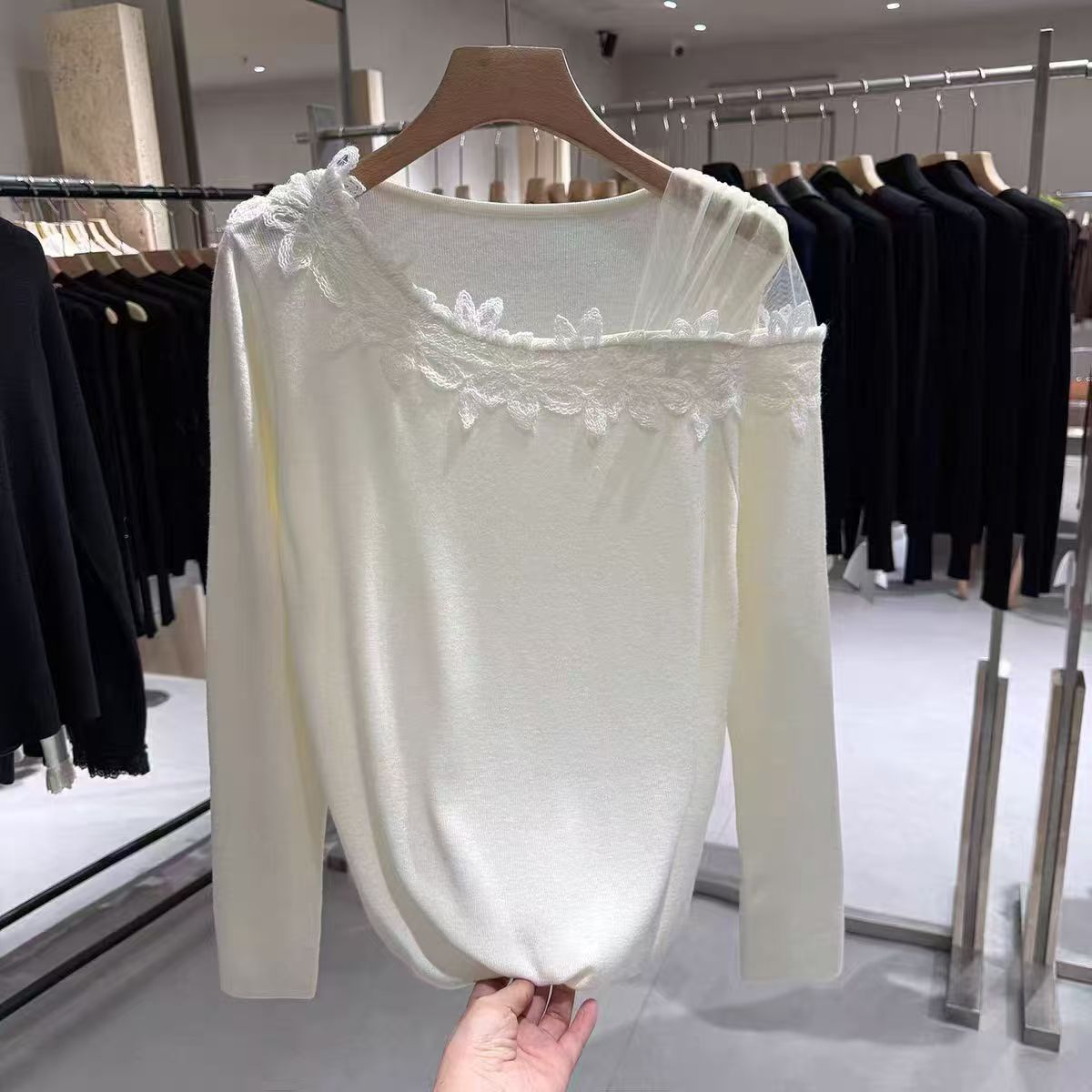 长袖针织修身休闲风镂空毛针织衫网红秋冬毛衣时尚