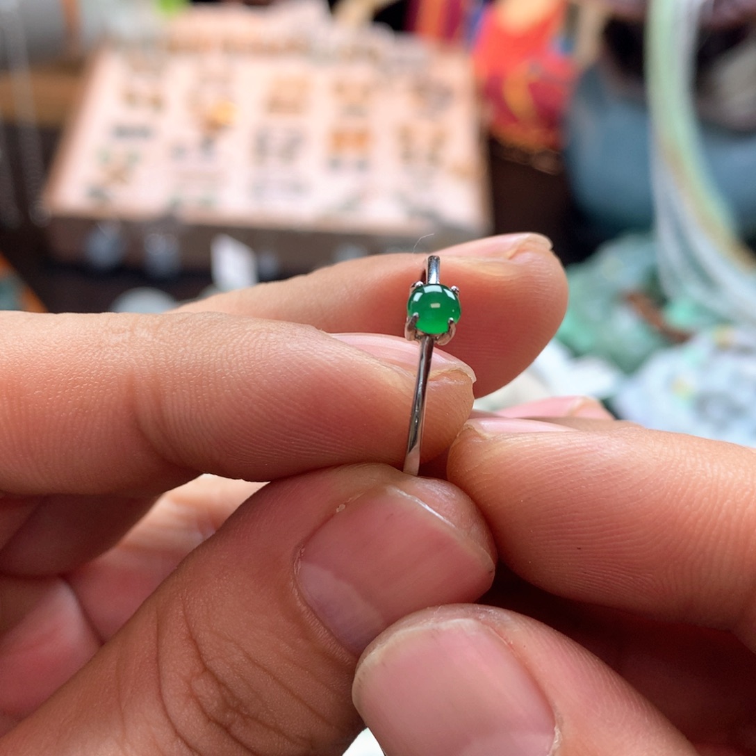 颈饰银S925镶嵌翡翠小*