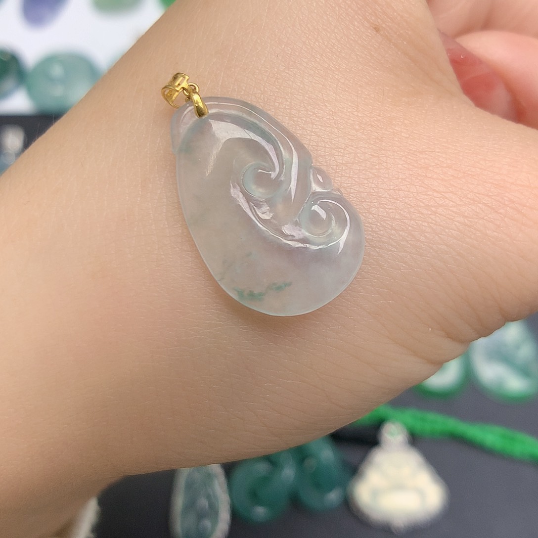 翡翠颈饰18K金镶嵌如意