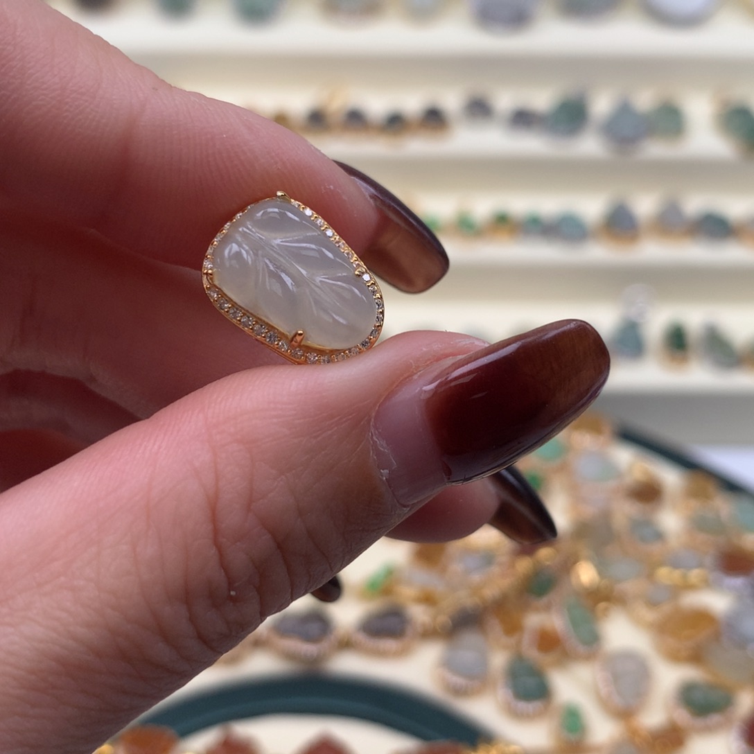 翡翠银S925镶嵌颈饰叶子