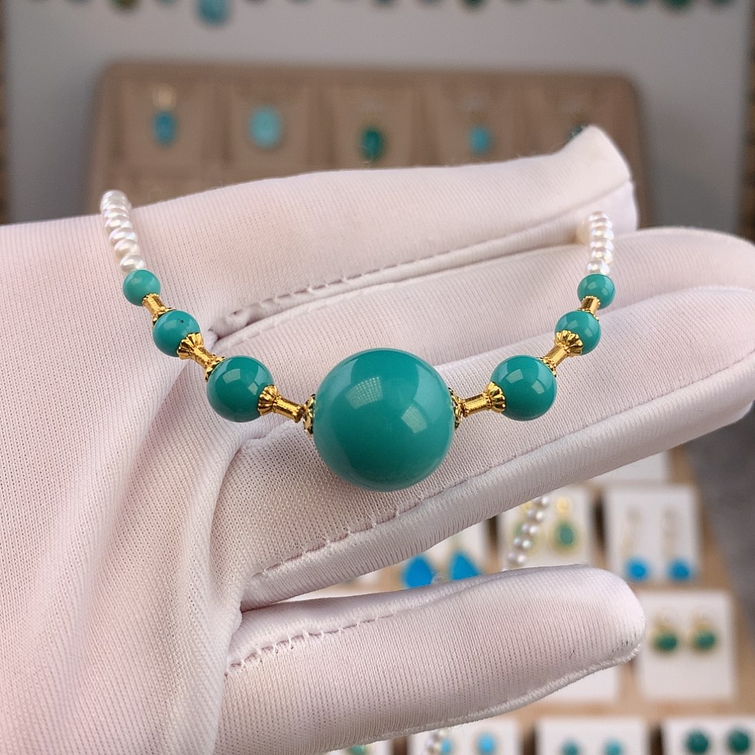 绿松石未镶嵌颈饰