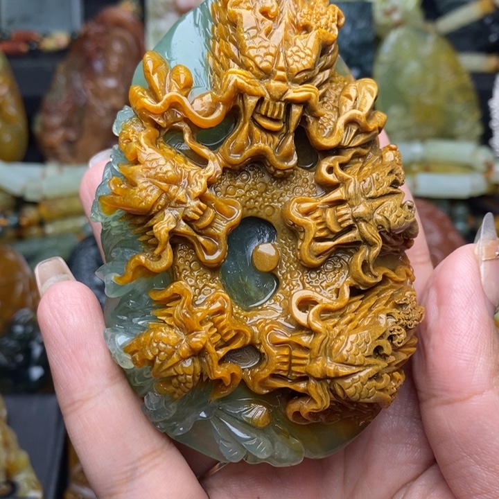 贵***哥未镶嵌蛇纹石玉颈饰