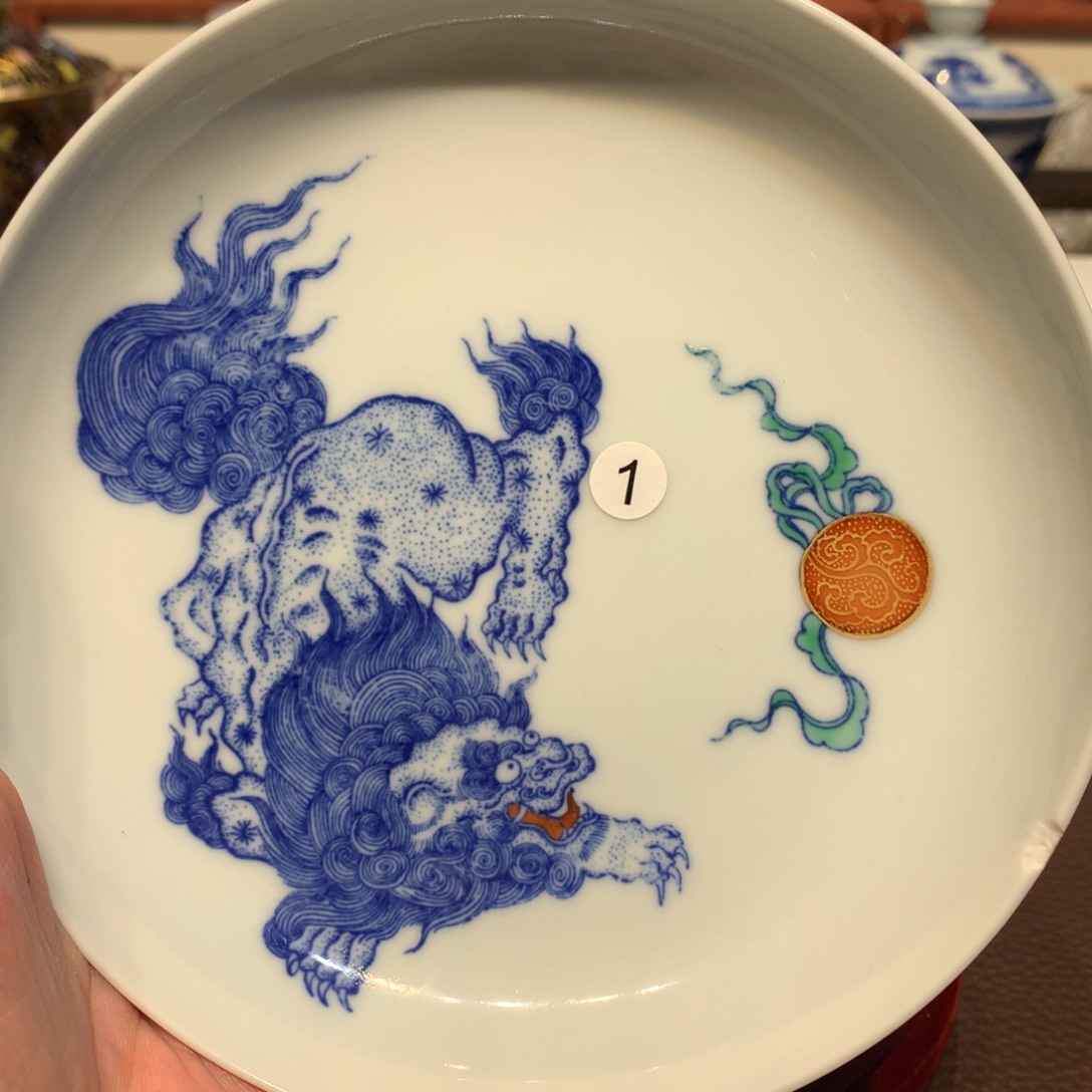 雯***1狮子壶乘一块磕坏了
