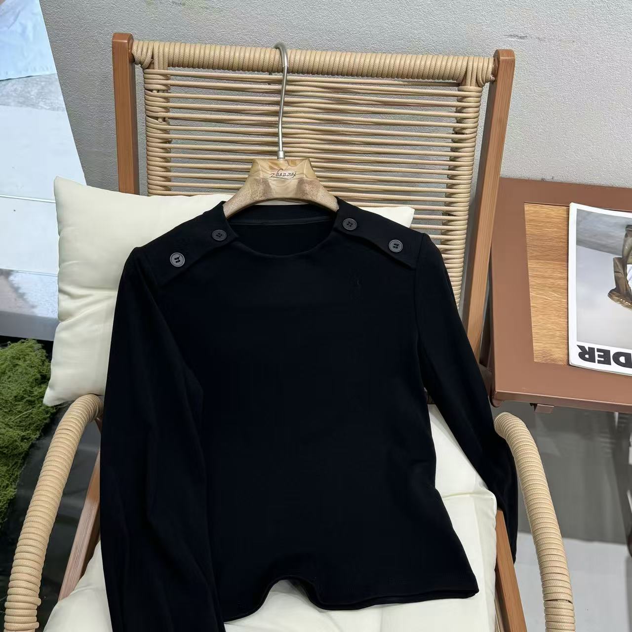 ZM25年新款肩膀纽扣设计百搭时尚冬季保暖修身圆领打底T恤衫88119