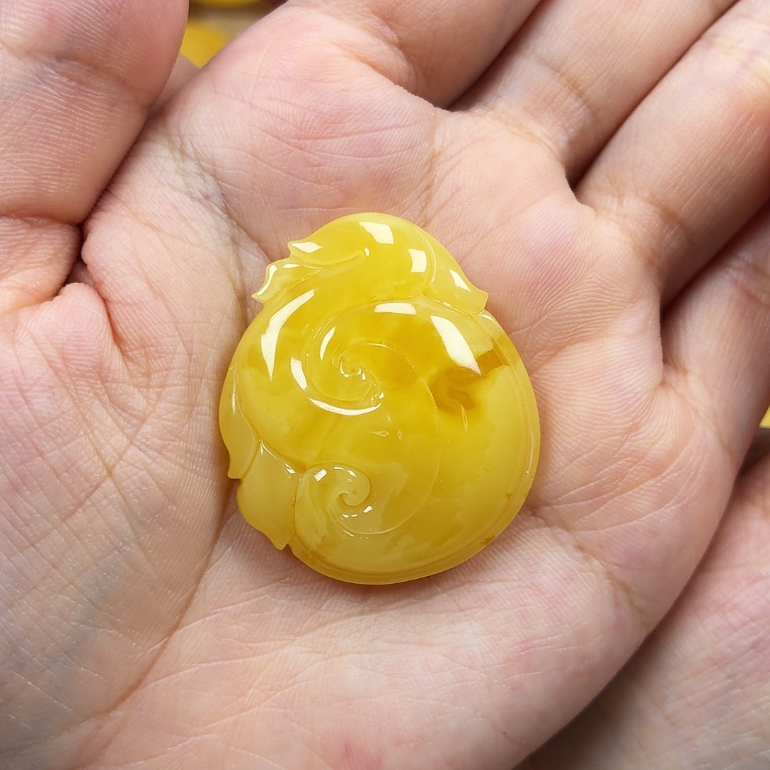 蜜蜡颈饰未镶嵌俄料妖花如意