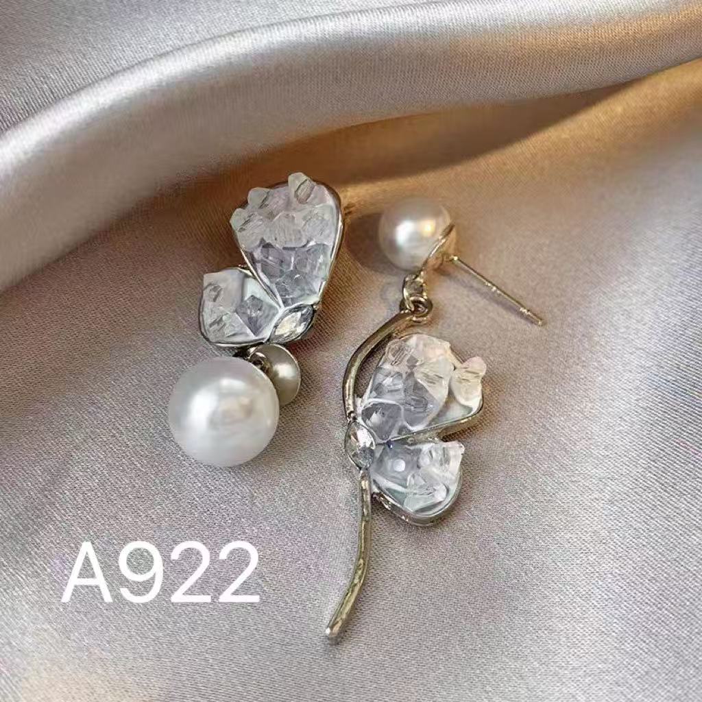 铜合金仿珍珠耳饰 A922耳钉手工气质轻奢法式复古蝴蝶