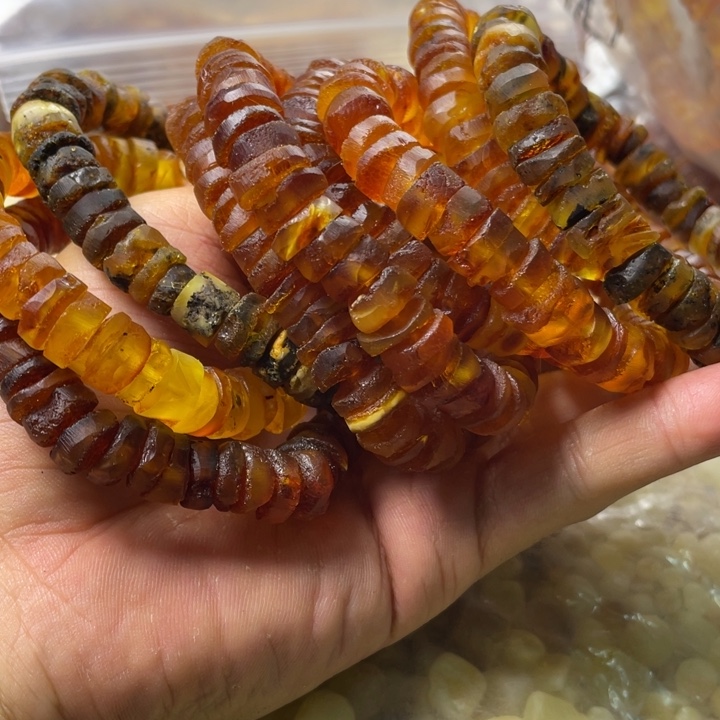 未镶嵌琥珀珠宝奇石