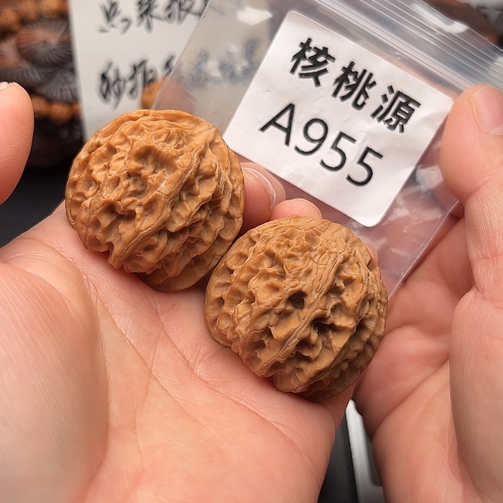 文玩核桃吊坠苹果园40