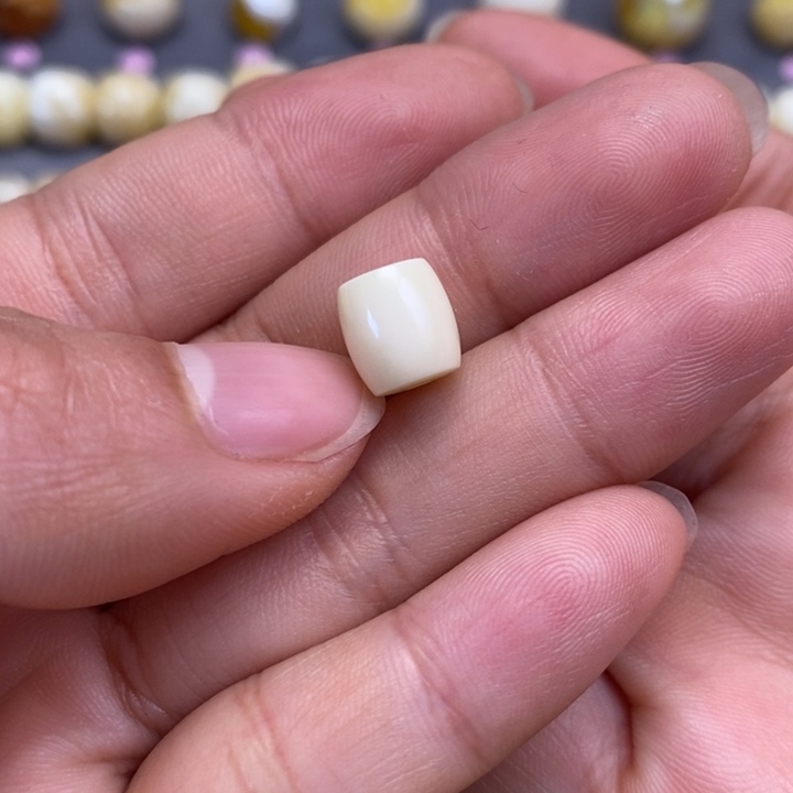 未镶嵌蜜蜡裸石直切