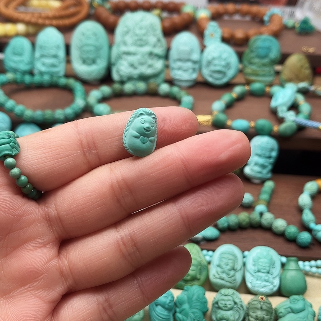 绿松石未镶嵌颈饰