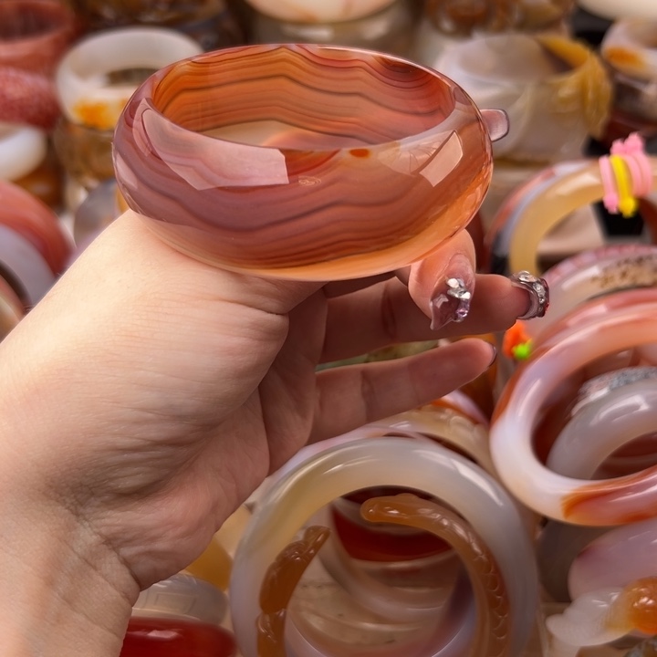 玛瑙/玉髓手镯未镶嵌玫**?