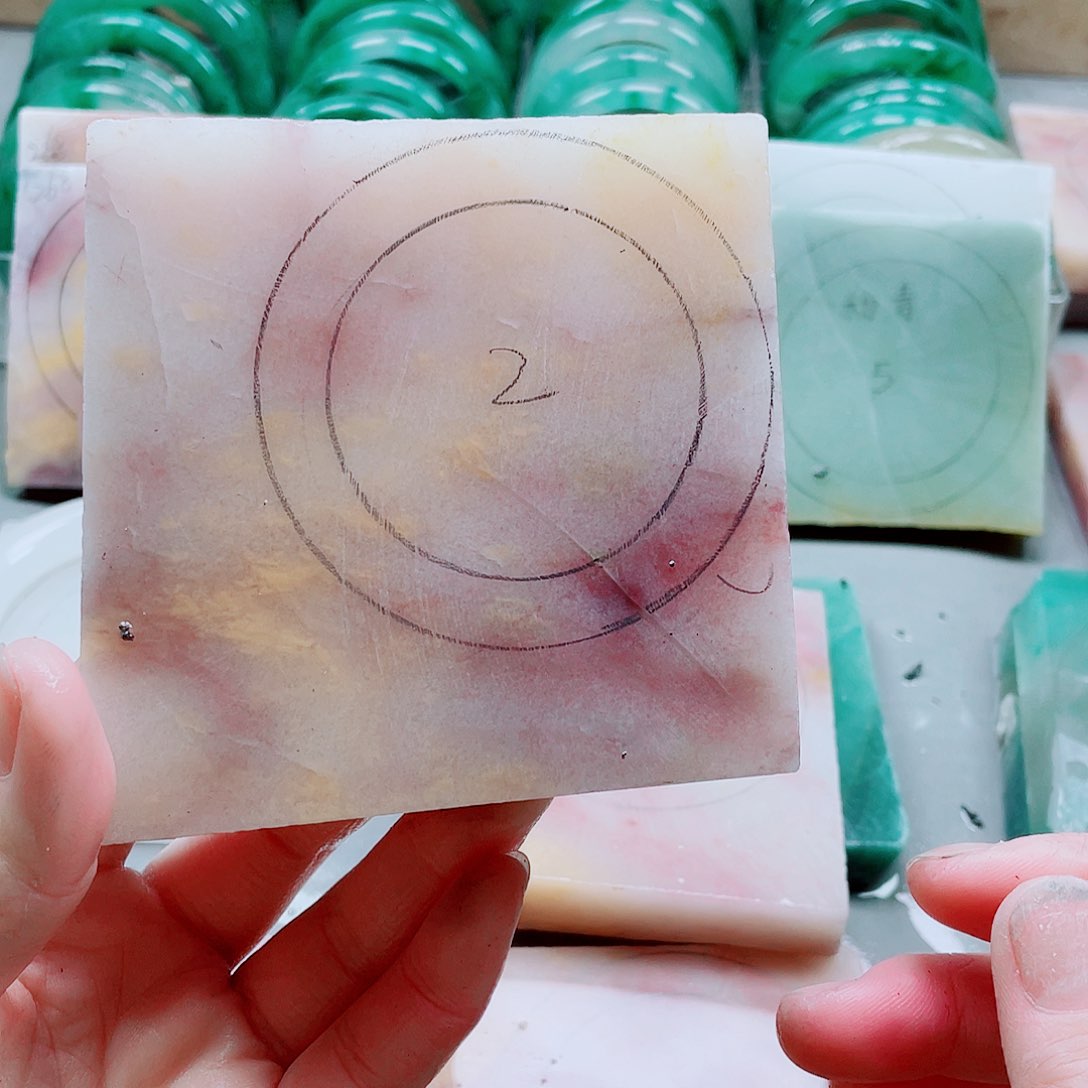 石英质玉手镯未镶嵌有***宝定制