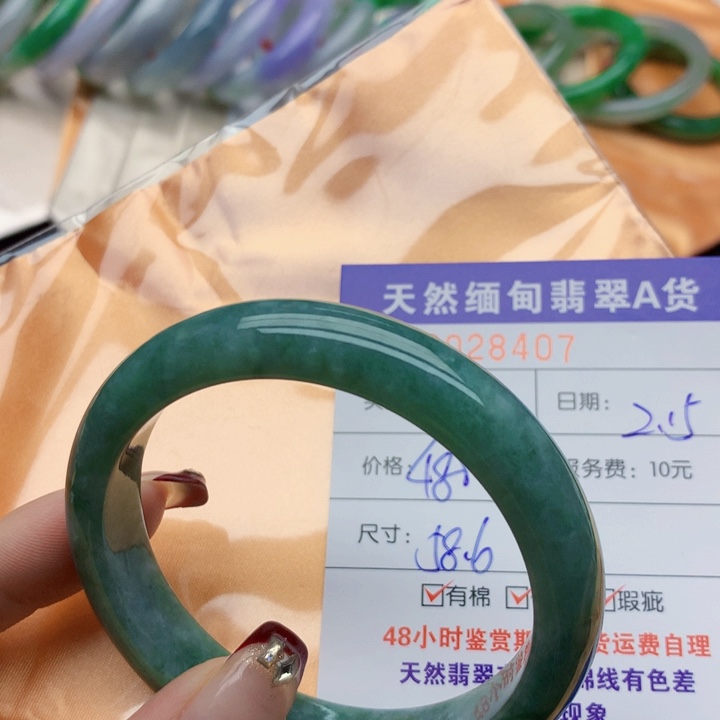 翡翠手镯未镶嵌翡翠手镯