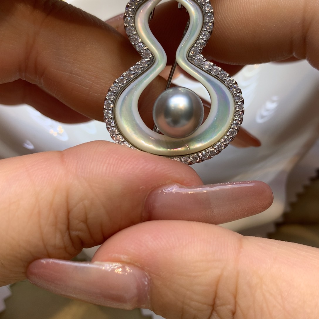 未镶嵌胸饰海水珍珠