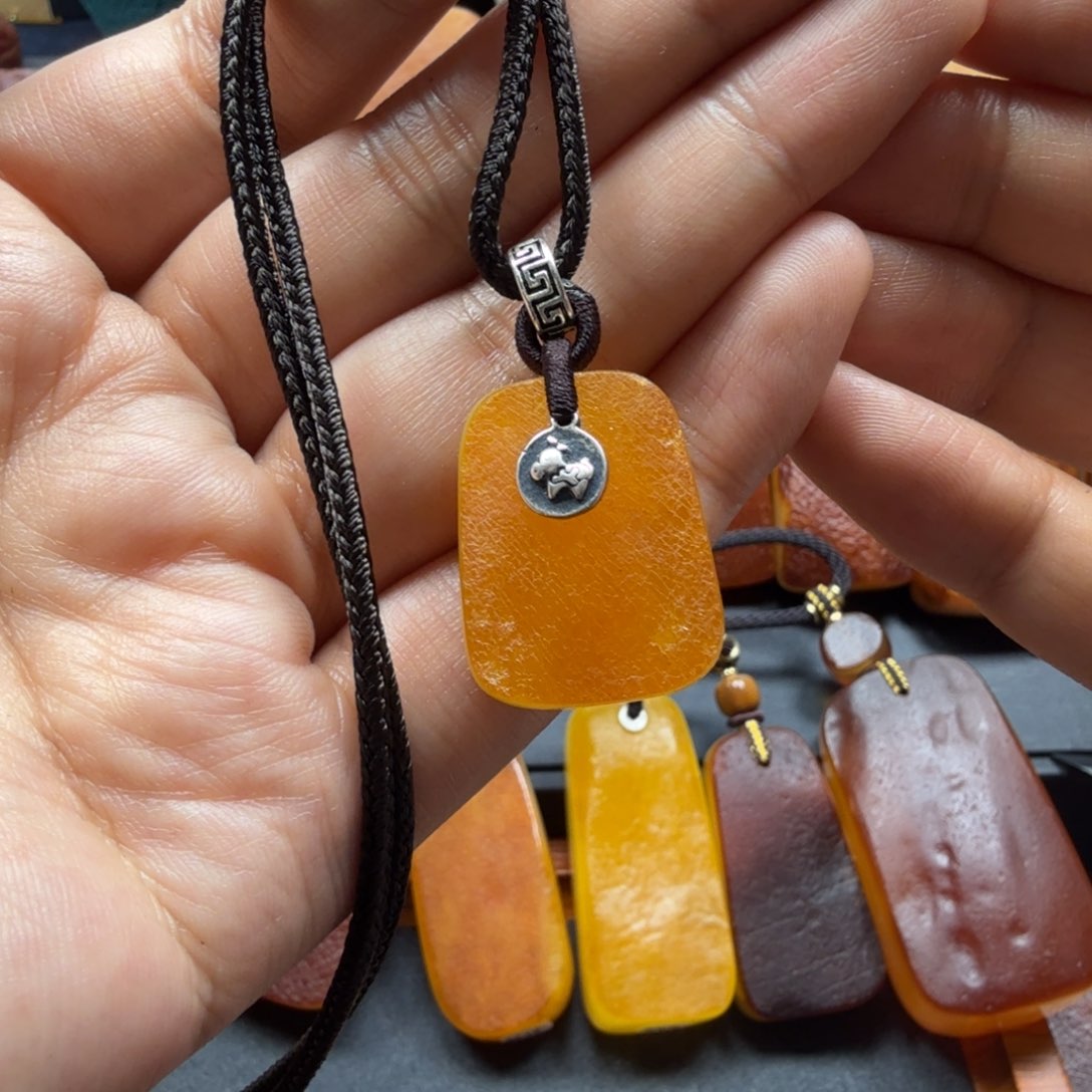 未镶嵌琥珀吊坠(赠链)