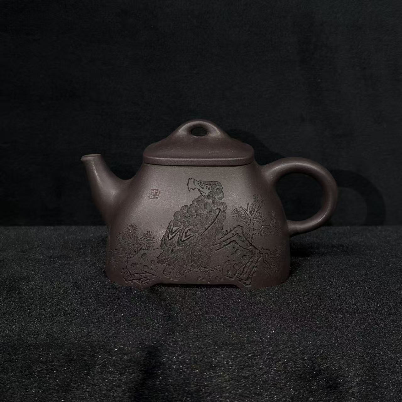 12/XY-038/许悦/紫砂壶方尊/黑墩头