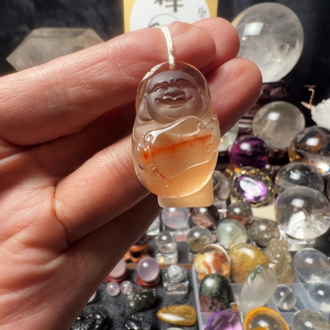 水晶未镶嵌颈饰红兔毛开心佛手工雕刻