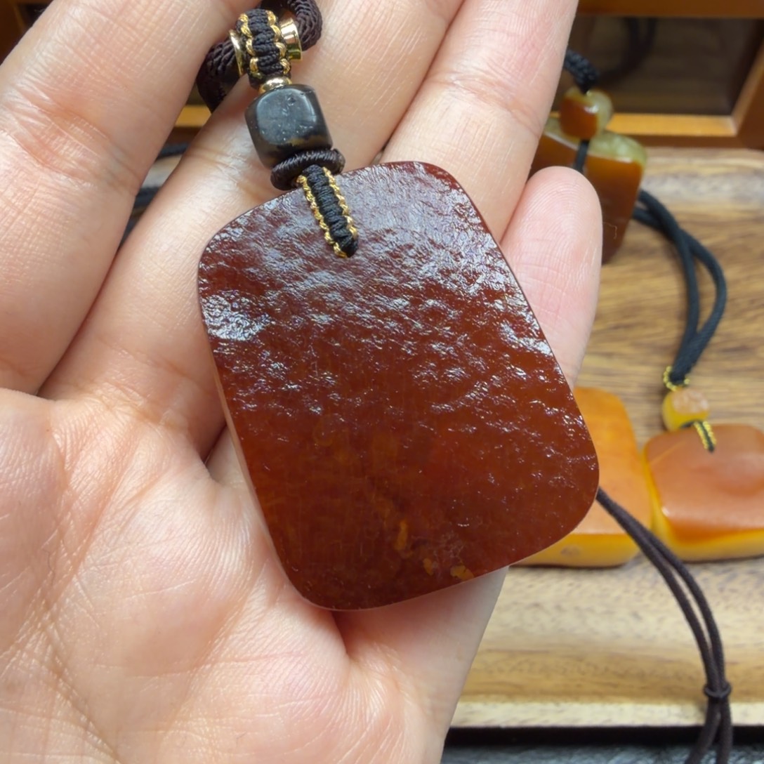 琥珀未镶嵌吊坠(赠链)