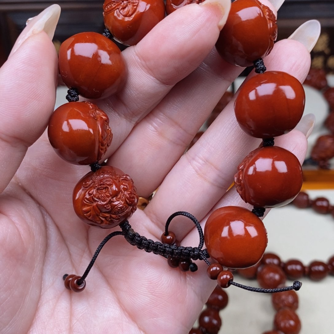 橄榄核吊坠在****间橄榄核财神