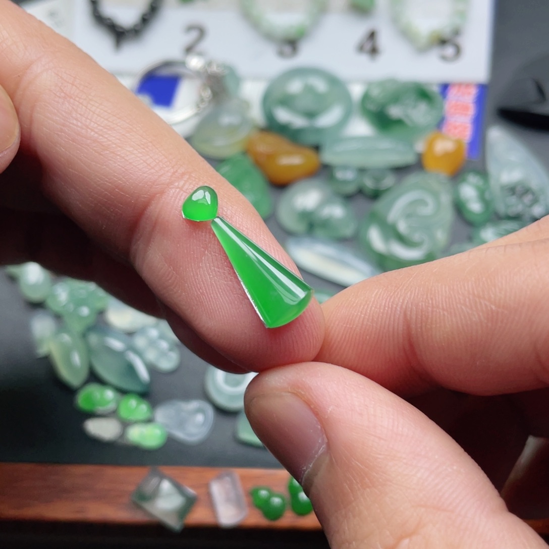 翡翠颈饰未镶嵌缅甸翡翠