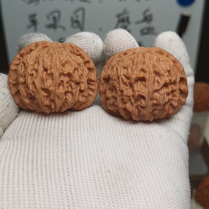 文玩核桃把件42全品闷尖白狮子