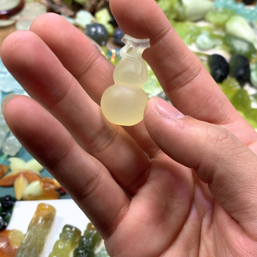 岫玉颈饰未镶嵌哑光葫芦