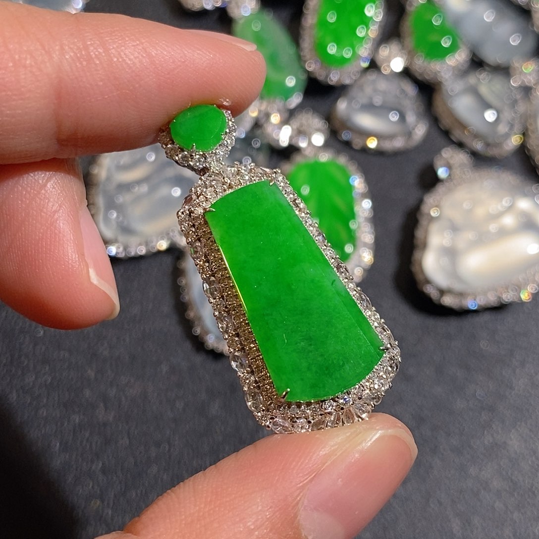 翡翠颈饰18K金镶嵌天然缅甸A货翡翠