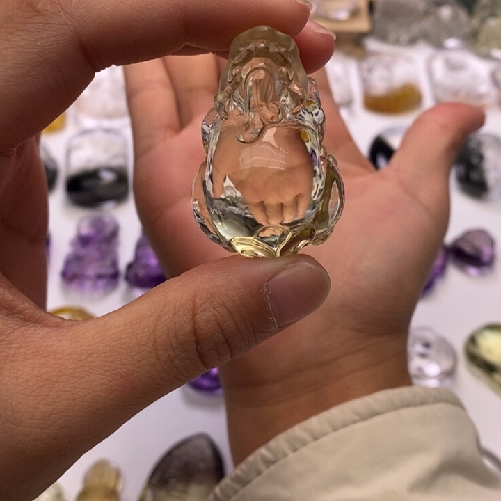 事***为颈饰未镶嵌水晶定制